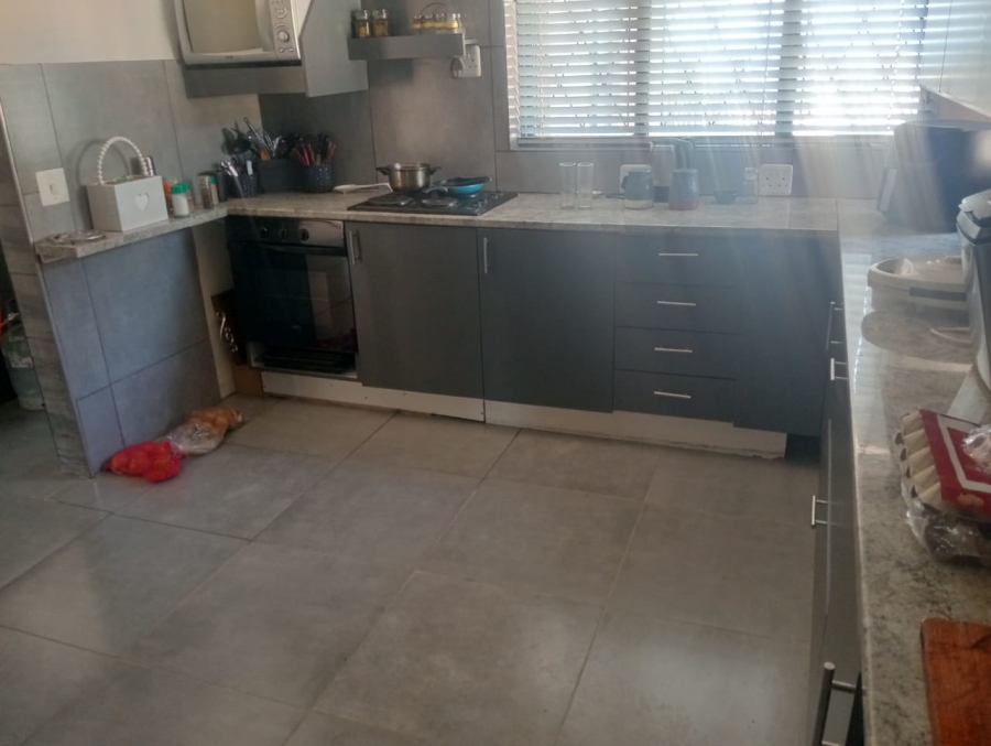 To Let 3 Bedroom Property for Rent in Wavecrest Eastern Cape